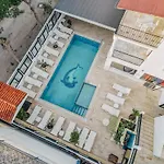 מלון The Lume Boutique & Restaurant & *