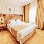 מלון The Lume Boutique & Restaurant & *