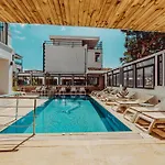 Hotel The Lume Boutique & Restaurant & *