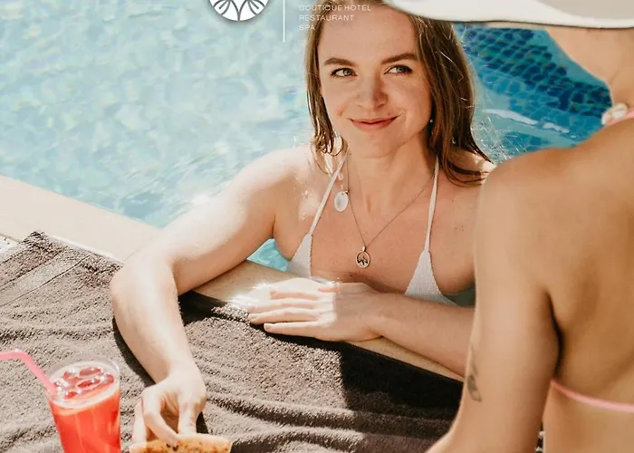 The Lume Boutique & Restaurant & מלון